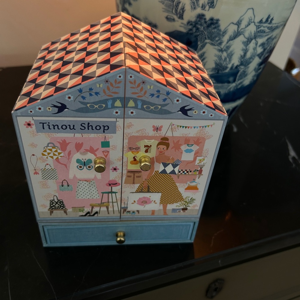 Djeco Musical Jewelry box, EUC, designed in France